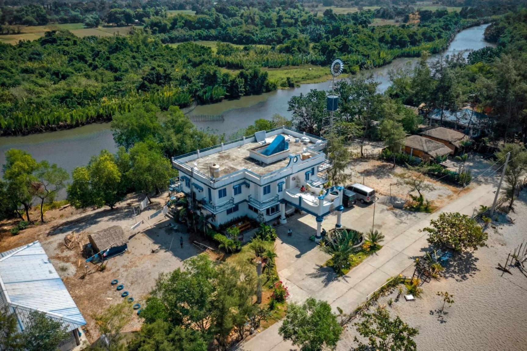 Club Monet Beachfront Resort By Cocotel Cabangan Екстериор снимка