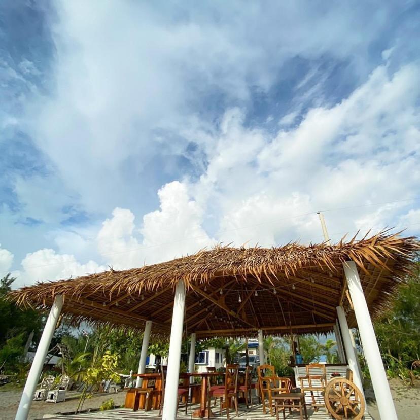 Club Monet Beachfront Resort By Cocotel Cabangan Екстериор снимка